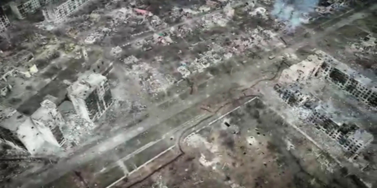 Як вигладає зараз Бахмут? Зруйноване місто і трупи ворогів (ВІДЕО)