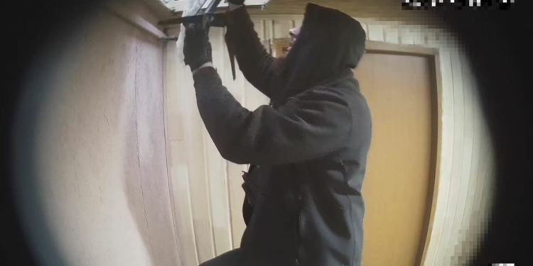 Поліція викрила злочинну групу – створювали фальш-обмінники, валюту крали дронами (ФОТО, ВІДЕО)