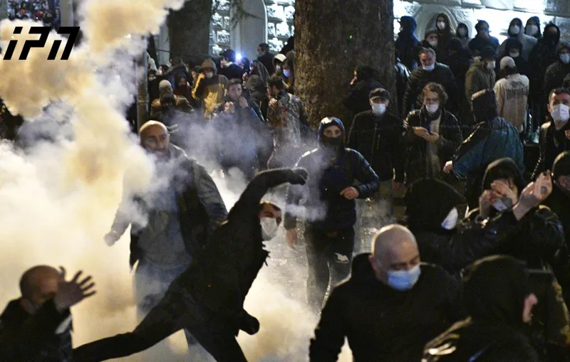 В Тбілісі поліція зачистила площу перед парламентом від протестувальників (ФОТО, ВІДЕО) 1