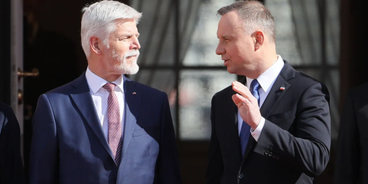 “Буквально в цей момент ми відправляєм МіГи в Україну”, – Дуда