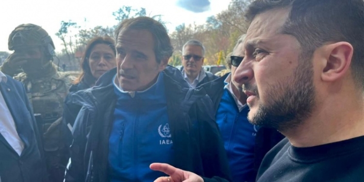Зеленський і гендиректор МАГАТЕ оглянули пошкодження Дніпровської ГЕС у Запоріжжі (ФОТО)