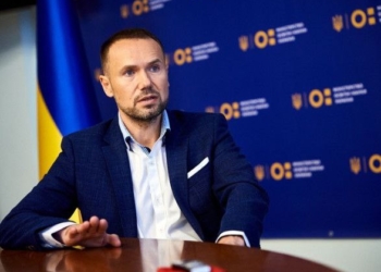 Шкарлет йде з посади міністра освіти