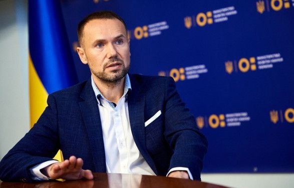 Шкарлет йде з посади міністра освіти