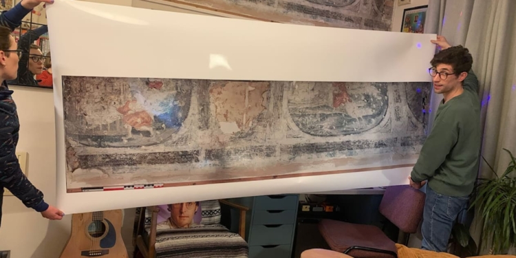 В Британії молоде подружжя знайшло в своїй квартирі фрески віком майже 400 років (ФОТО)