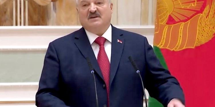 Лукашенко після візиту в Китай геть очманів і обізвав Зеленського гнидою (ВІДЕО)