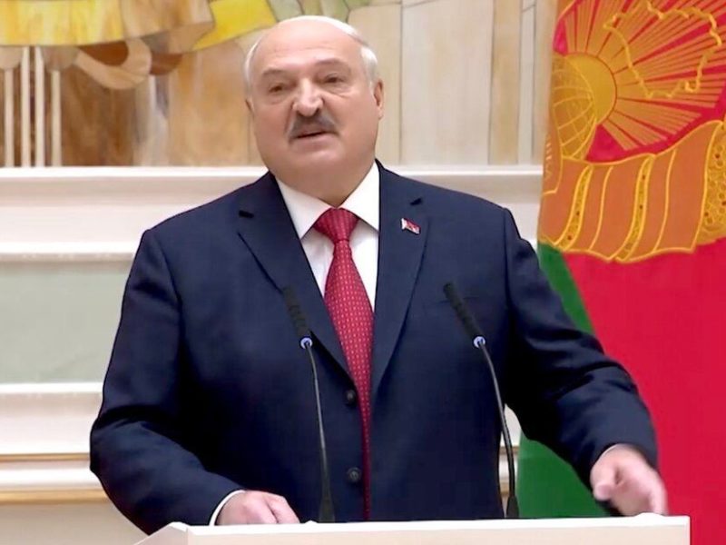 Лукашенко після візиту в Китай геть очманів і обізвав Зеленського гнидою (ВІДЕО)