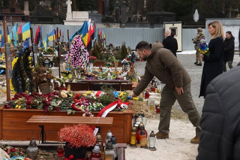 Зеленський сьогодні у Львові - вшанував пам’ять загиблих, відвідав поранених (ФОТО, ВІДЕО) 3