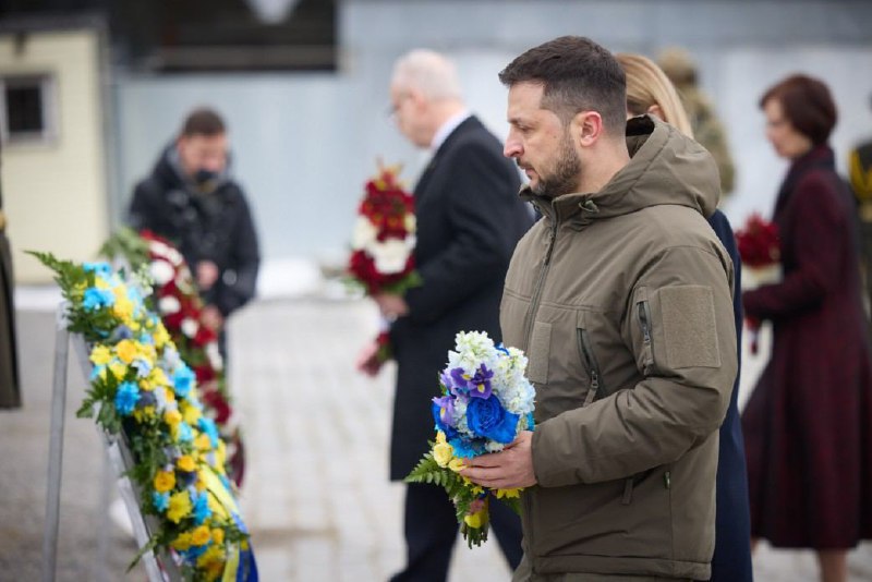 Зеленський сьогодні у Львові - вшанував пам’ять загиблих, відвідав поранених (ФОТО, ВІДЕО) 5