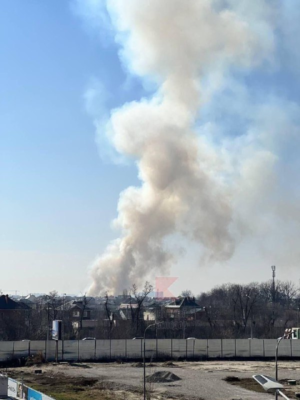 В Краснодарі вибухи і пожежа в районі льотного училища (ФОТО) 3