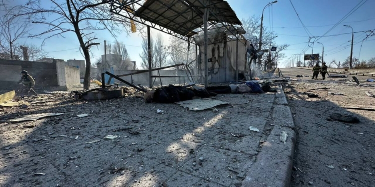 Рашисти обстріляли Херсон, влучили в зупинку, загинуло 3 людей (ФОТО)