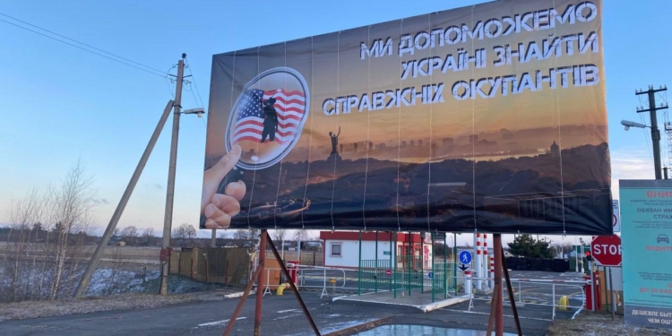 Білоруські прикордонники образились за російське чучело і…звинуватили США в окупації України (ФОТО, ВІДЕО)