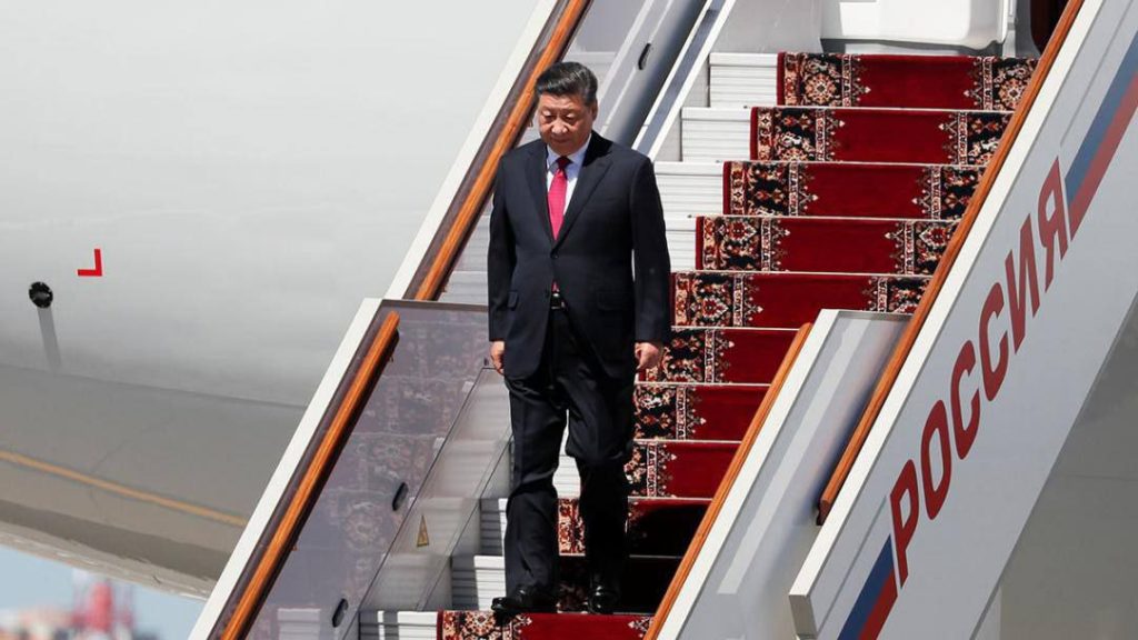 Приниження чи оглядини? Хто зустрів китайського лідера в аеропорту (ФОТО, ВІДЕО) 1