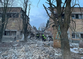 Вночі на Київщині дрон вцілив у гуртожиток – 3 загиблих, 7 поранених (ФОТО)