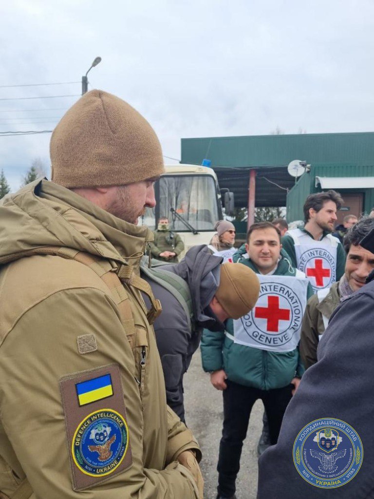 Україна в односторонньому порядку передала Рф важкопоранених полонених (ФОТО, ВІДЕО) 6