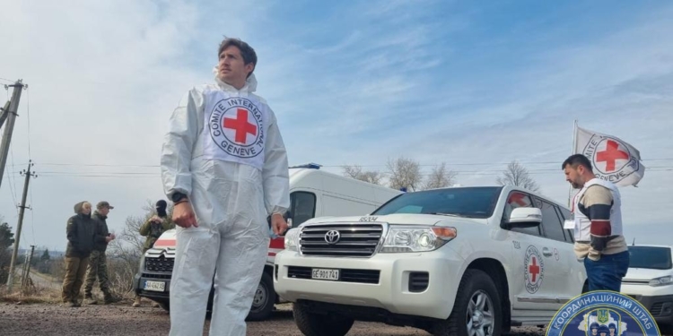 Україна в односторонньому порядку передала Рф важкопоранених полонених (ФОТО, ВІДЕО)