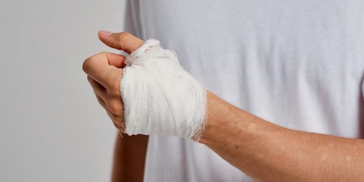 Чим далі від фронту, тим страшніша війна. В Ізмаїлі жінка в черзі за гуманітаркою відгризла чоловіку шматок руки