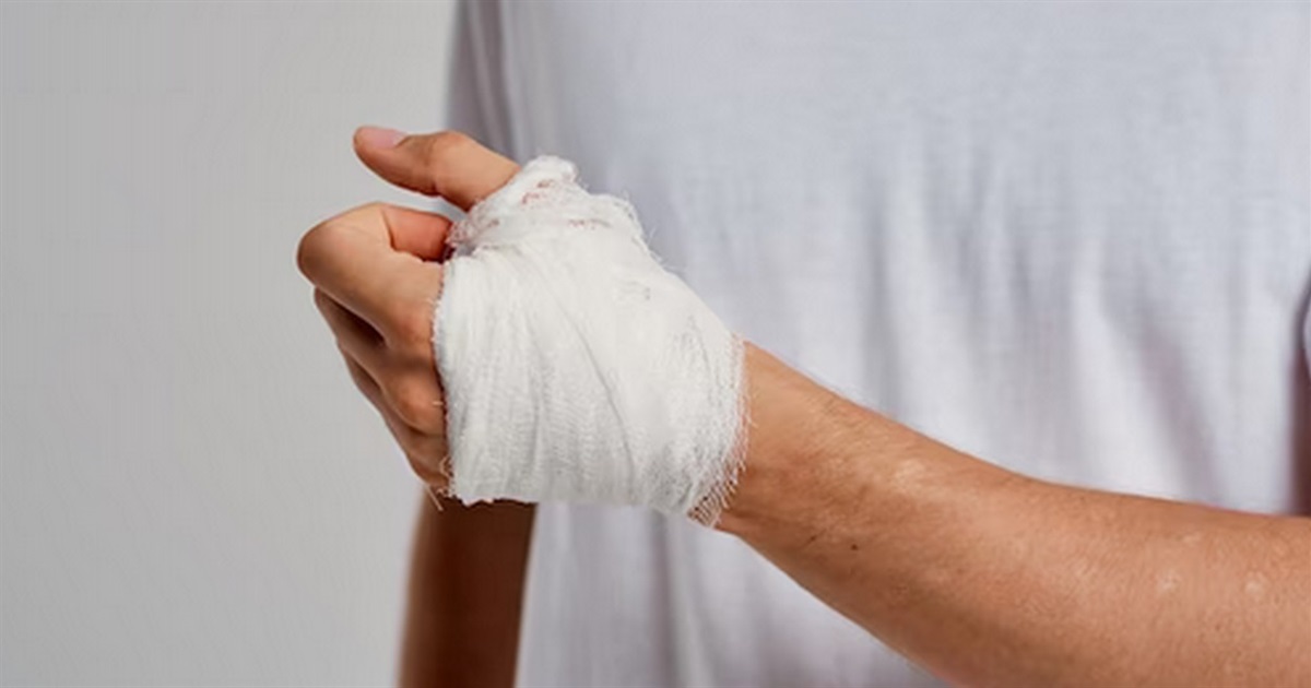 Чим далі від фронту, тим страшніша війна. В Ізмаїлі жінка в черзі за гуманітаркою відгризла чоловіку шматок руки