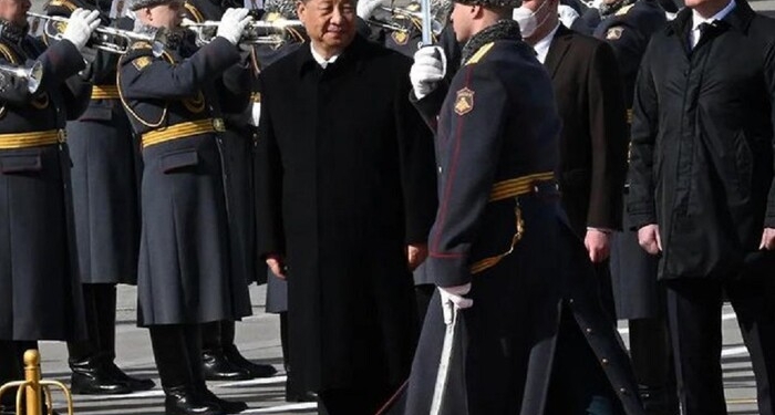 Приниження чи оглядини? Хто зустрів китайського лідера в аеропорту (ФОТО, ВІДЕО)