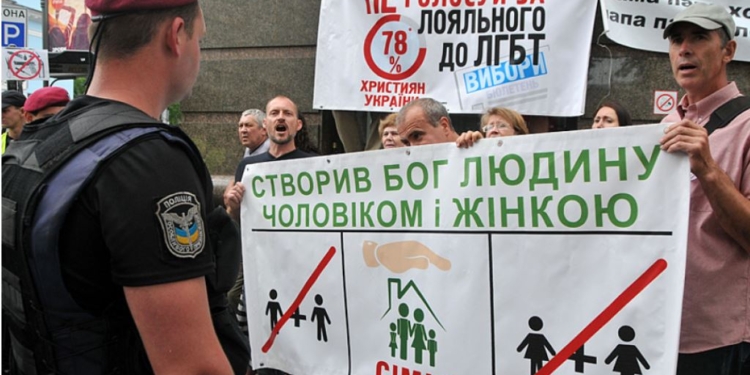 “Атака на встановлену Богом та Конституцією інституцію шлюбу”. Рада Церков проти законопроєкту щодо інституту реєстрованих партнерств 