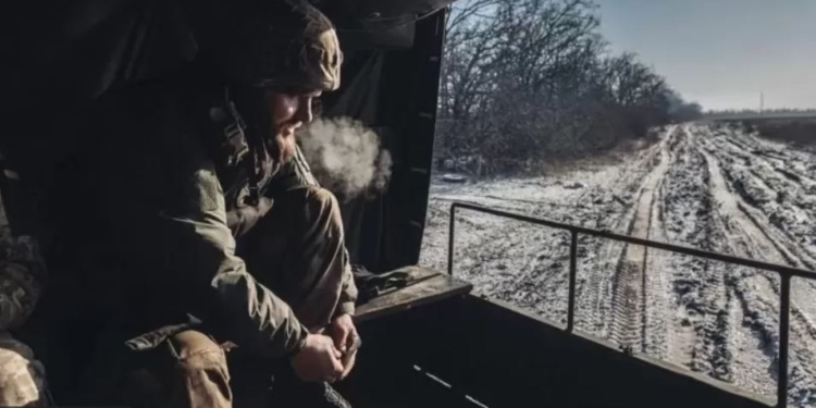 “Я продовжую жити в пеклі”. Як війна калічить психіку бійців – репортаж з психлікарні