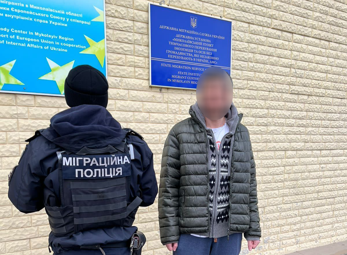 Миколаївська міграційна поліція спільно з Міграційною службою видворили за межі країни громадянина Туреччини (ФОТО)