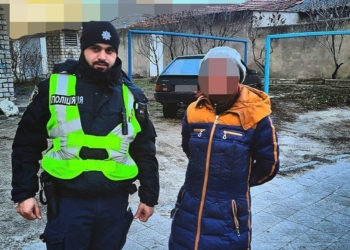 В Миколаєві патрульні затримали жінку, яка нанесла своєму співмешканцю ножові поранення (ФОТО)
