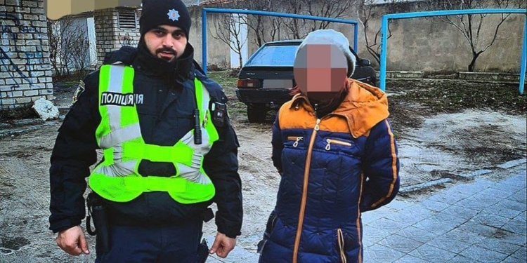 В Миколаєві патрульні затримали жінку, яка нанесла своєму співмешканцю ножові поранення (ФОТО)