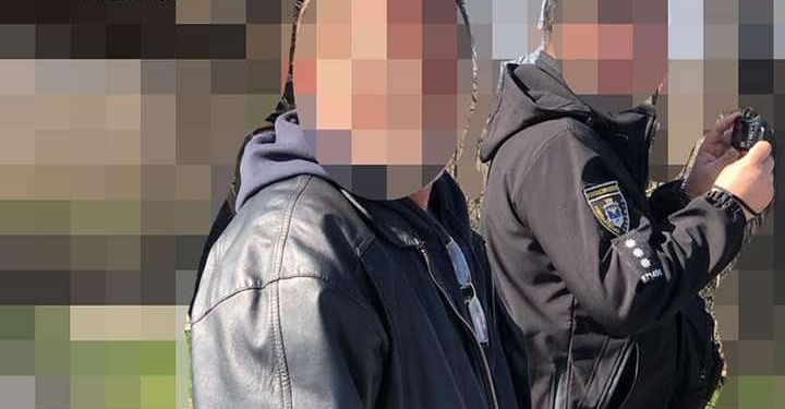 В Миколаєві патрульні затримали чоловіка з підробним реєстраційним документом на автівку, в якій ще й «перебитий» номер кузову (ФОТО)