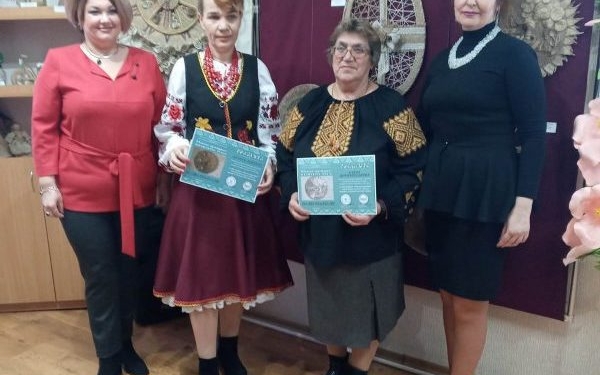 Краса і вишуканість – з джуту та мішковини: в Миколаєві відкрилась цікава виставка (ФОТО)