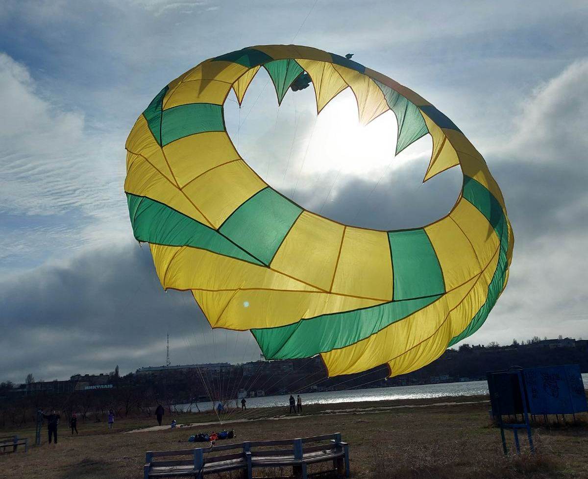 В Миколаєві на «Стрілці» повітряні змії зловили вітер (ФОТО)