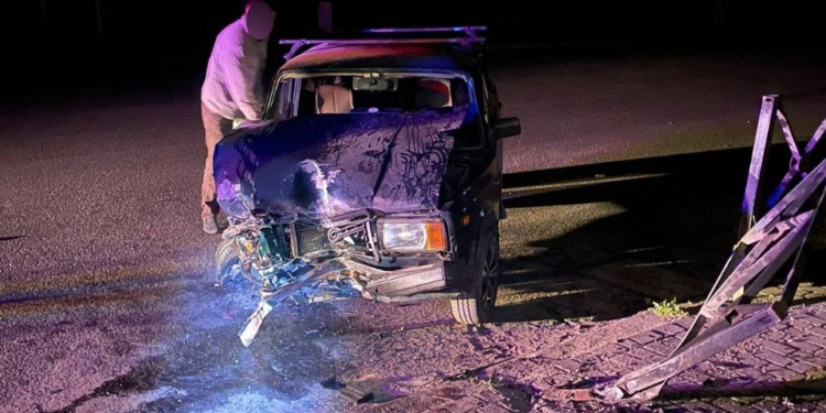 В Миколаєві п’яний водій врізався в паркан – рівень алкоголю в крові перевищував норму в 11 разів (ФОТО)