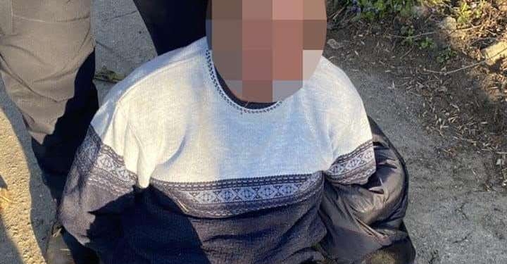 В Миколаєві чоловік ножем погрожував патрульним. А ще у нього була граната (ФОТО)