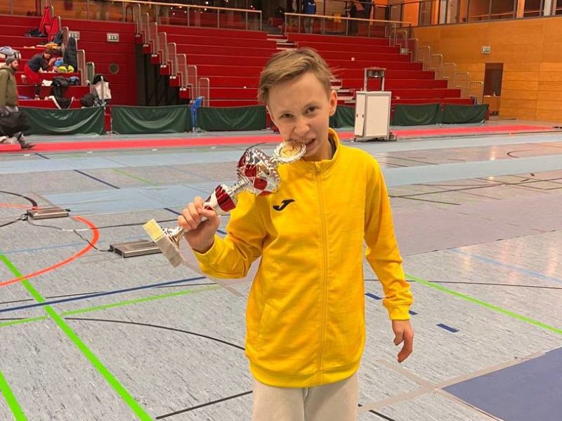 Юний фехтувальник з Миколаєва здобув чергове «золото» на змаганнях в Німеччині (ФОТО)