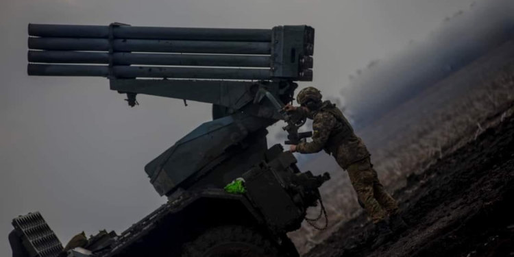 Ворог не полишає спроб захопити Бахмут, тривають постійні позиційні бої, – Генштаб