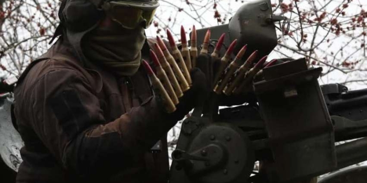 Російські загарбники намагаються оточити Бахмут, а на Луганщині шукають 50 дезертирів, – Генштаб