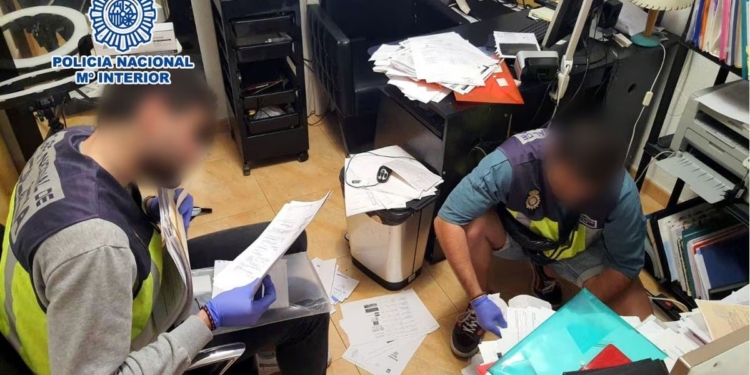 В Іспанії викрито мережу, яка “перетворювала” росіян на українців