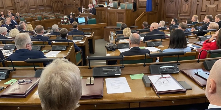 Сейм Латвії може дати російськомовним жителям відстрочку для складання іспиту з мови