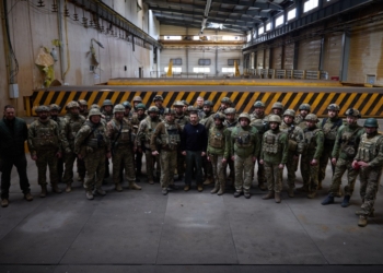 Зеленський відвідав передові позиції українських захисників у Авдіївці (ФОТО, ВІДЕО)