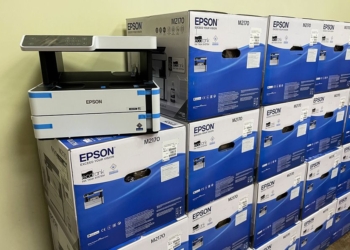 Хоч би ця не зникла. USAID Україна передало Миколаївській міськраді офісну та побутову техніку (ФОТО)