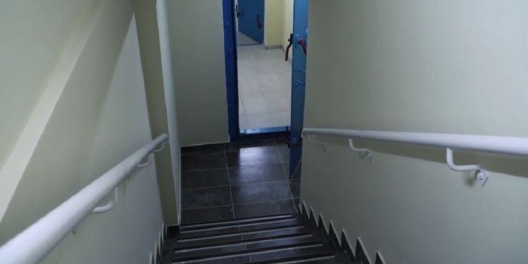 В Миколаєві готують бомбосховища в дитсадках і школах. Як виглядає одне з відремонтованих, показав мер (ВІДЕО)