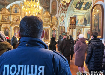 На Миколаївщині біля храмів на Великдень будуть чергувати понад 600 правоохоронців і військових. Але поліція закликає вірян брати участь в богослужіннях онлайн