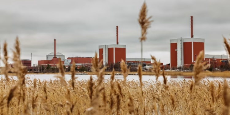 АЕС ”Олкілуото-3” розпочала регулярне виробництво електрики: в Фінляндії запущено найбільший в Європі ядерний реактор