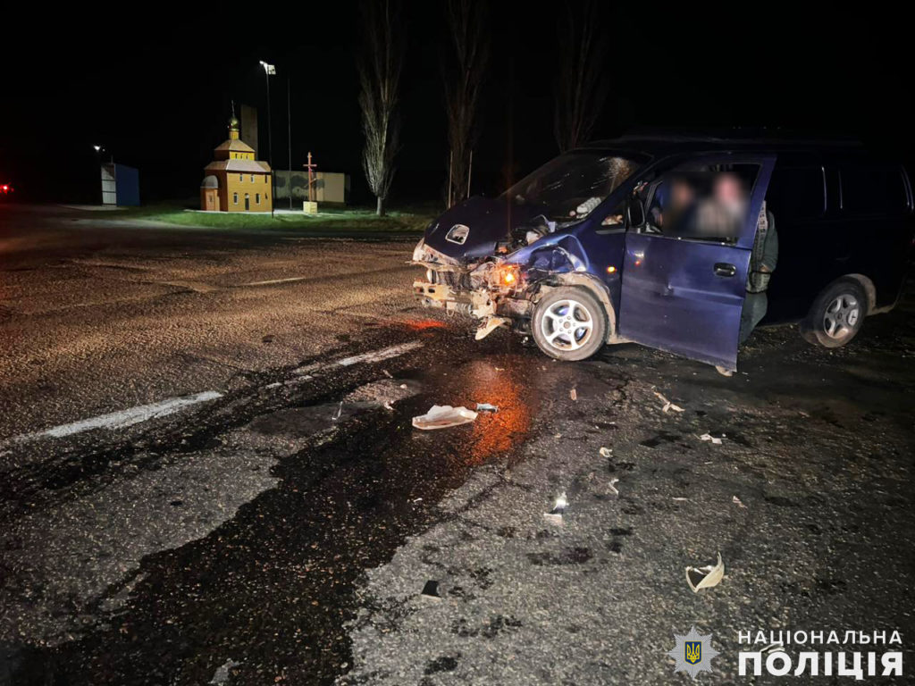 На Миколаївщині в ДТП за участі поліцейського зазнали травмувань п’ятеро осіб, у тому числі двоє дітей 2