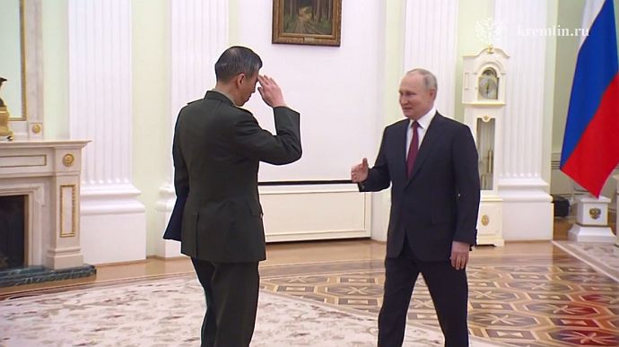 Путін зустрівся з міністром оборони Китаю: «Співпраця Китаю і Росії розвивається добре» 1