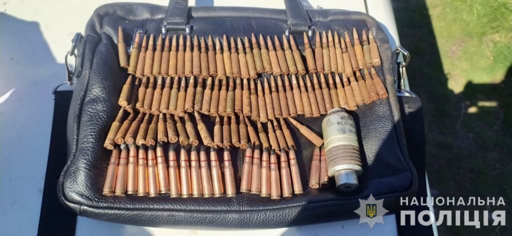 Майже 200 набоїв до автоматичної зброї: на Миколаївщині молодика затримали на незаконному збуті боєприпасів (ФОТО) 1