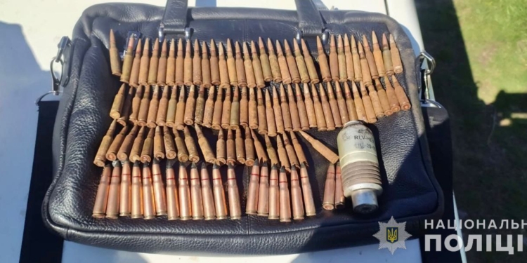 Майже 200 набоїв до автоматичної зброї: на Миколаївщині молодика затримали на незаконному збуті боєприпасів (ФОТО)