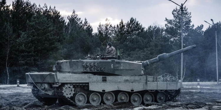 Союзники по НАТО тренують українських новобранців на танках Leopard у Польщі (ФОТО)