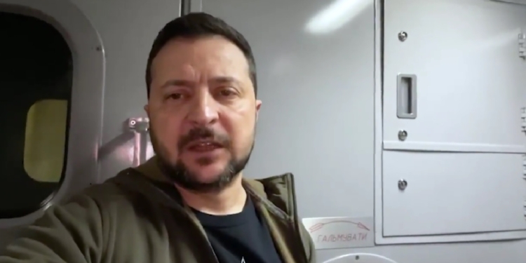 Зеленський із потяга розповів про поїздку на Волинь, подякував США і українським захисникам (ВІДЕО)