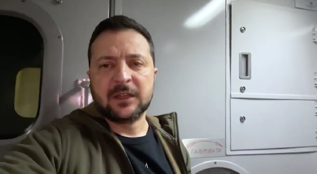 Зеленський із потяга розповів про поїздку на Волинь, подякував США і українським захисникам (ВІДЕО)