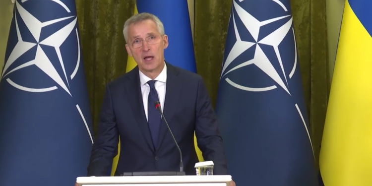 «Місце України по праву в НАТО, і з нашою підтримкою ми зробимо це можливим» – Столтенберг (ВІДЕО)